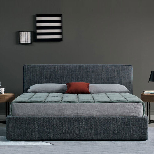 Squared Upholstered Plain Bed