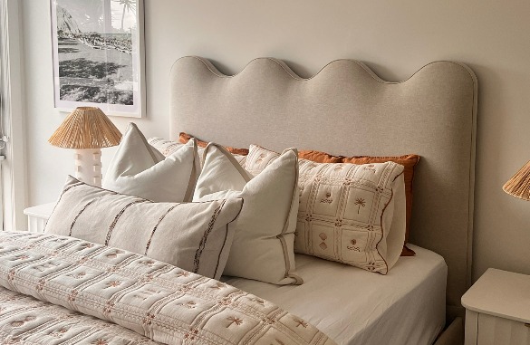 Aabano Wave Crown Headboard Bed